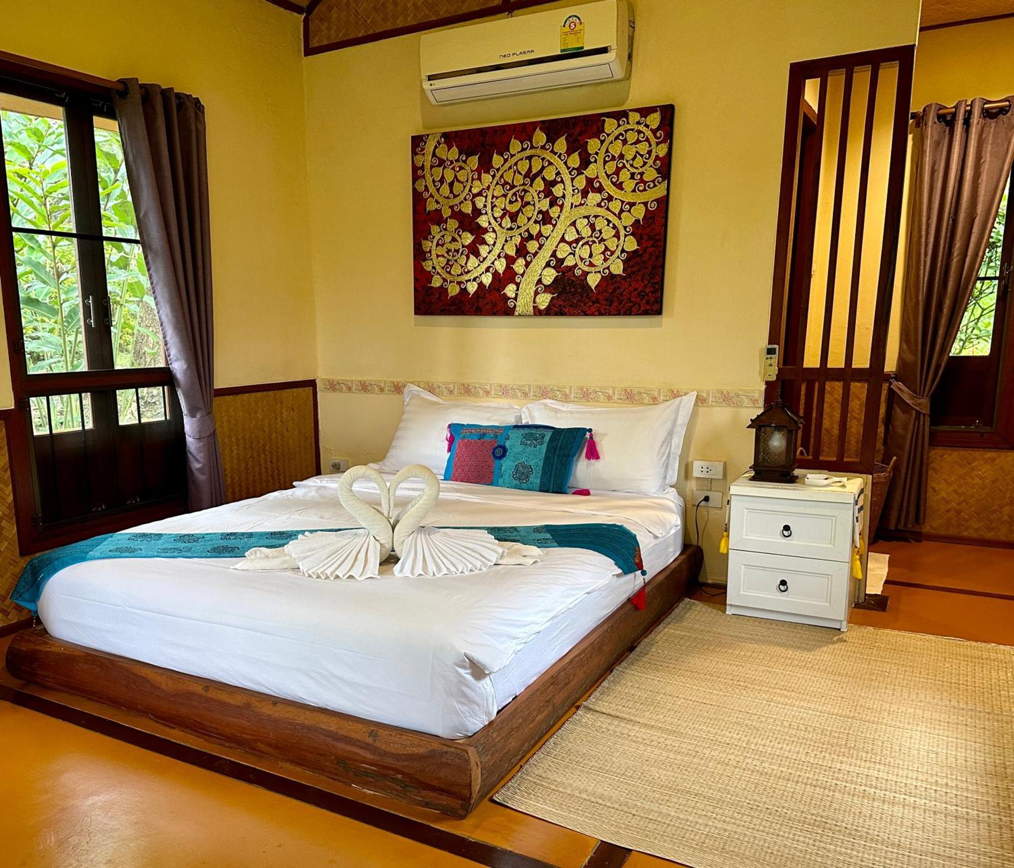 Pura Vida Pai Resort Exterior photo